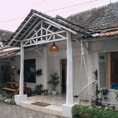 Roemah Renjana Yogyakarta Hotel Luaran gambar